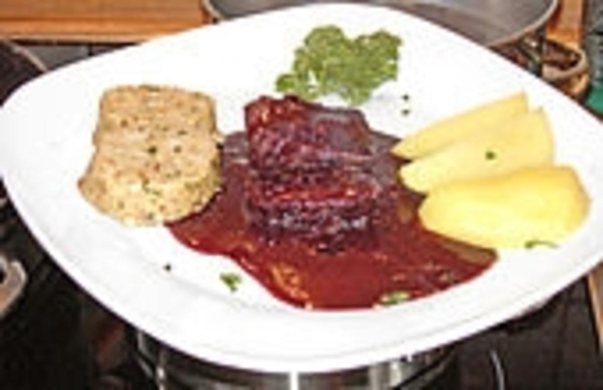 Fleisch: Rehfilet in Vanille - Blume und Blaubeersauce mit
Pfifferlingsknödel - Rezept Gesendet von tienshane