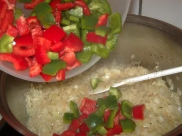 Rezept: Rindfleischtopf mit Mini-Knödelchen-Einlage Rindfleischtopf mit Mini-Knödelchen-Einlage - Rezept