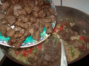 Rezept: Rindfleischtopf mit Mini-Knödelchen-Einlage Rindfleischtopf mit Mini-Knödelchen-Einlage - Rezept