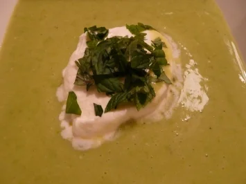 Rezept: Erbsen-Minzsuppe Erbsen-Minzsuppe - Rezept