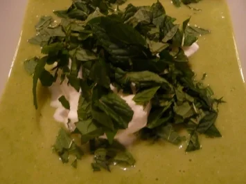 Rezept: Erbsen-Minzsuppe Erbsen-Minzsuppe - Rezept