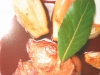 Schweinsfiletmedaillons an Saanensenf - Sauce mit glacierten Schalotten - Rezept