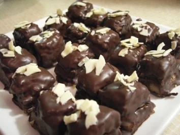 Pralinen: Nougat-Marzipan-Knusper Würfel - Rezept