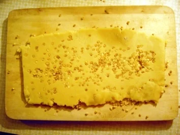 Pralinen: Nougat-Marzipan-Knusper Würfel - Rezept