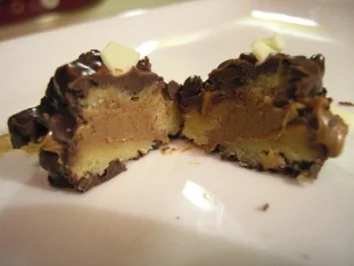 Pralinen: Nougat-Marzipan-Knusper Würfel - Rezept