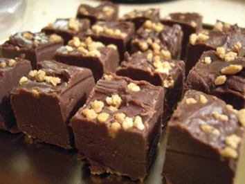 Pralinen: Cremig und knusprig in einem Würfel - Rezept