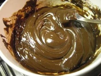 Pralinen: Cremig und knusprig in einem Würfel - Rezept