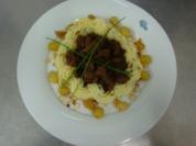Hirschragout an Kartoffelpüree und karamellisierten Weintrauben - Rezept
