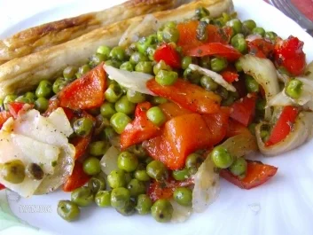 Rezept: Erbsen-Paprika-Gemüse mit Parmesan Erbsen-Paprika-Gemüse mit Parmesan - Rezept