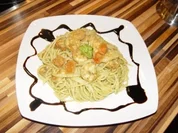 Spaghetti mit Garnelen in Kräuter-Balsamico-Sahnepesto und Cocktailtomaten - Rezept