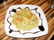 Spaghetti mit Garnelen in Kräuter-Balsamico-Sahnepesto und Cocktailtomaten - Rezept