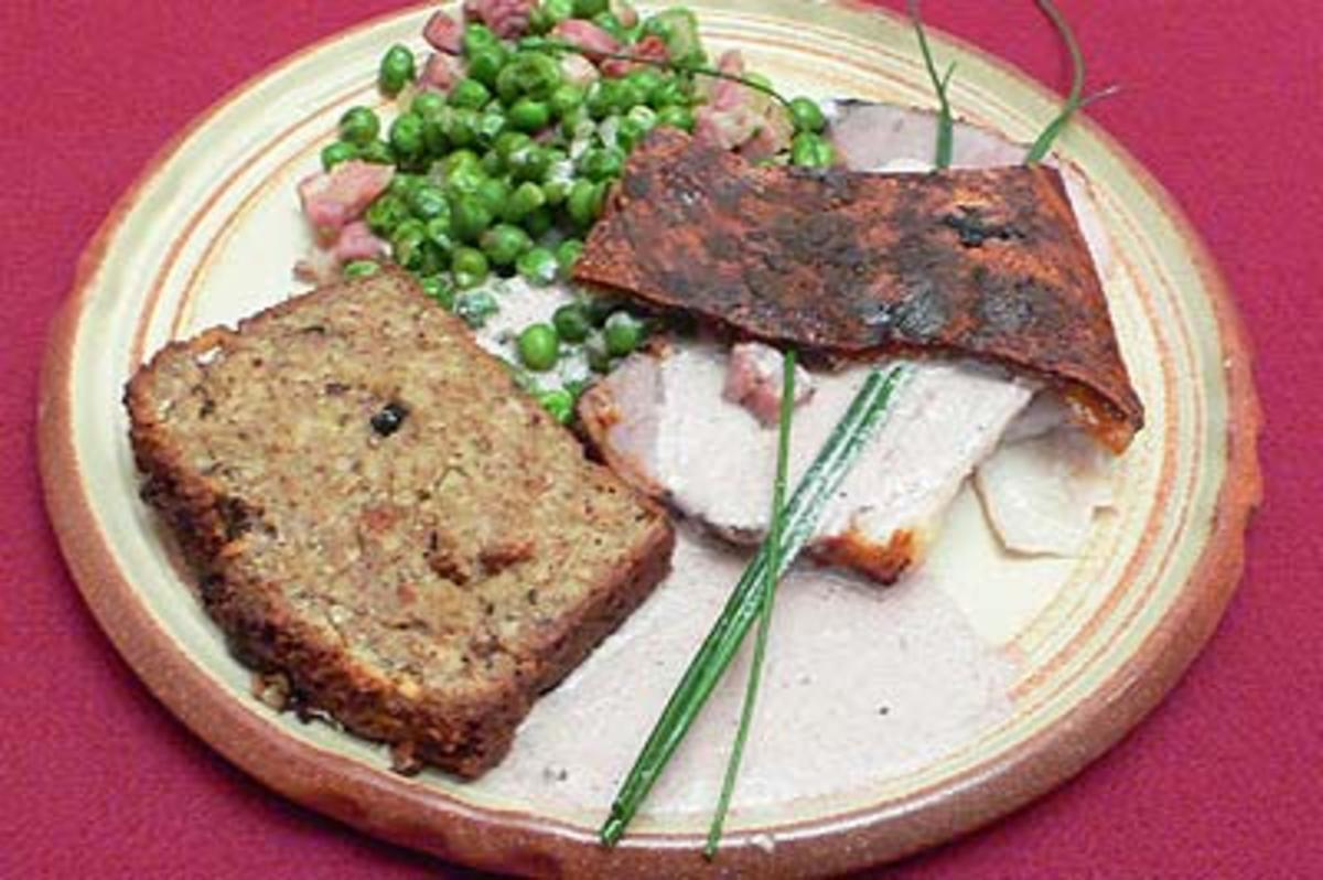 Bilder für Krustenbraten mit Zimt-Sahnesoße, Semmeltorte und böhmischen Erbsen - Rezept