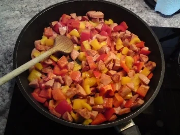 Nudelauflauf Zigeuner Art - Rezept