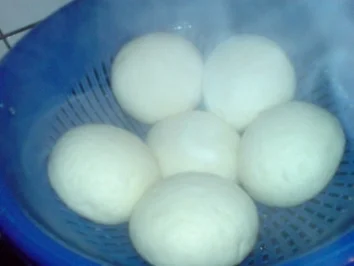 Hefeklöße mit Blaubeeren - Rezept - Bild Nr. 4