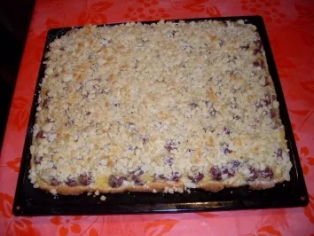 Vanille-Kirsch-Kuchen mit Mandelstreuseln - Rezept