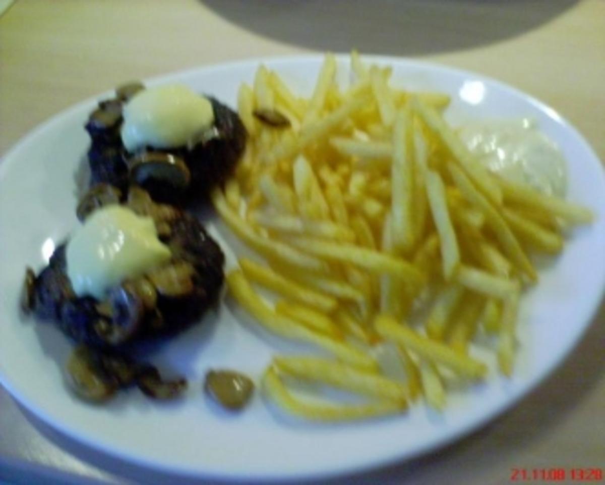 Hacksteaks mit Champignons und Sauce Hollandaise - Rezept