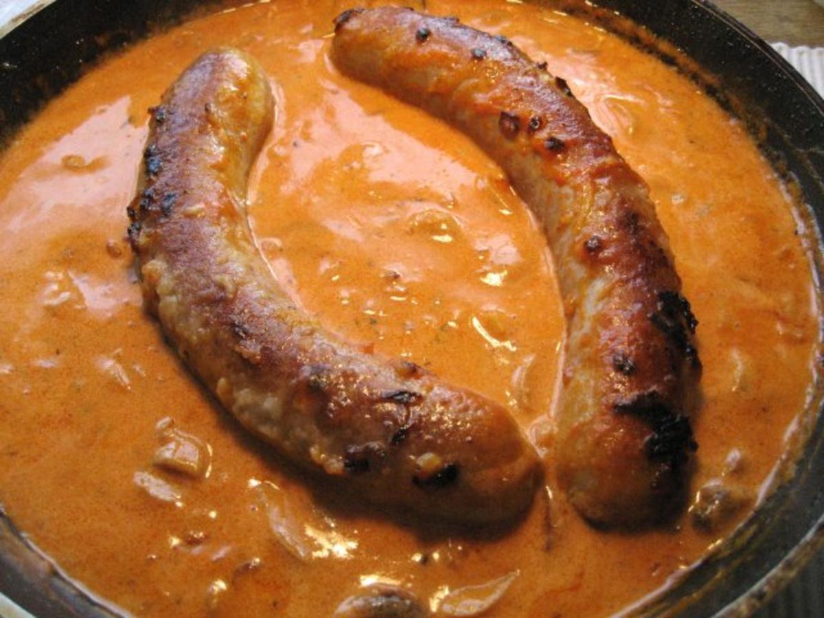 Bratwurst in Champignon-Rahmsoße - Rezept