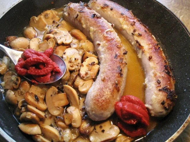 Rezept: Bratwurst in Champignon-Rahmsoße Bild Nr. 3 Bratwurst in Champignon-Rahmsoße - Rezept - Bild Nr. 3