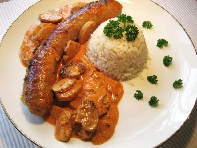 Rezept: Bratwurst in Champignon-Rahmsoße Bild Nr. 4 Bratwurst in Champignon-Rahmsoße - Rezept - Bild Nr. 4