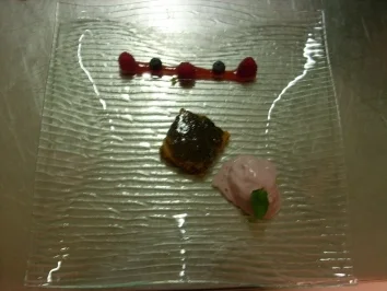 Rezept: Schokoladenmaultaschen in Mohnbutter und Rotweineis Schokoladenmaultaschen in Mohnbutter und Rotweineis - Rezept