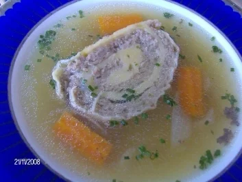 Rezept: Rinderbrühe mit Hackfleischstrudel Rinderbrühe mit Hackfleischstrudel - Rezept