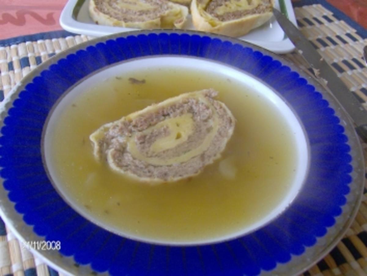 Rinderbruhe Mit Hackfleischstrudel Rezept Kochbar De