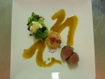 Wildschweinfilet mit Birnenkaviar und Süßkartoffel-Birnengratin - Rezept