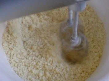 Butterstreusel oder Krümel für Obstkuchen, Hefekuchen usw. - Rezept - Bild Nr. 4