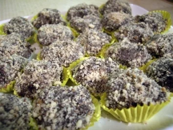 Pralinen: Schokolade und Keks suhlen sich im Nussbad - Rezept