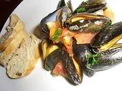 Miesmuscheln in feuriger Tomatensoße - Rezept