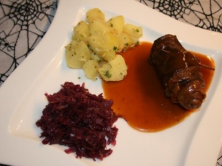 Rinderroulade mit Rotkohl und Kartoffeln - Rezept - kochbar.de