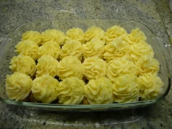 Hackauflauf mit Kartoffelrosetten - Rezept