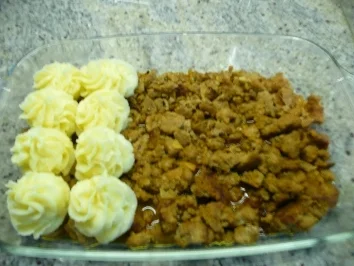 Hackauflauf mit Kartoffelrosetten - Rezept