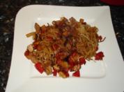 Asiatische gebratene Nudeln mit Gemüse und Tofu - Rezept