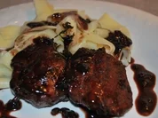 Wildschweinmedaillions an Waldfrucht-Balsamico-Sauce - Rezept