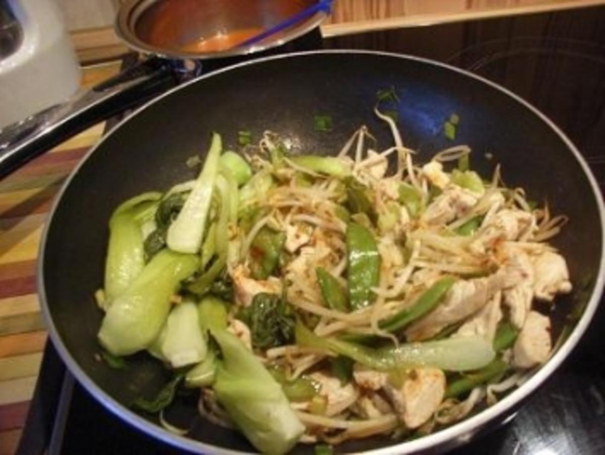 Putenpfanne mit Pak-Choi-Gemüse und Mie-Nudeln - Rezept