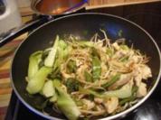 Putenpfanne mit Pak-Choi-Gemüse und Mie-Nudeln - Rezept