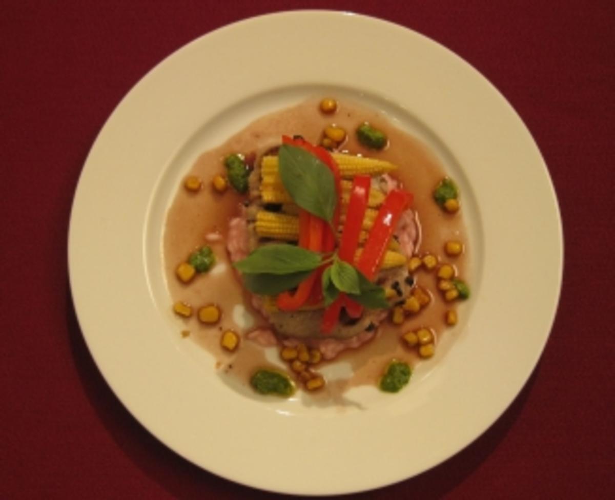 Risotto mit Mais, Paprika u. Tunfisch an Rotweinsoße - Rosarot mit gelben Punkten - Rezept