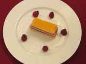 Joghurtterrine Pfirsich Melba - Rot-Gelb-Weiß gestreift - Rezept