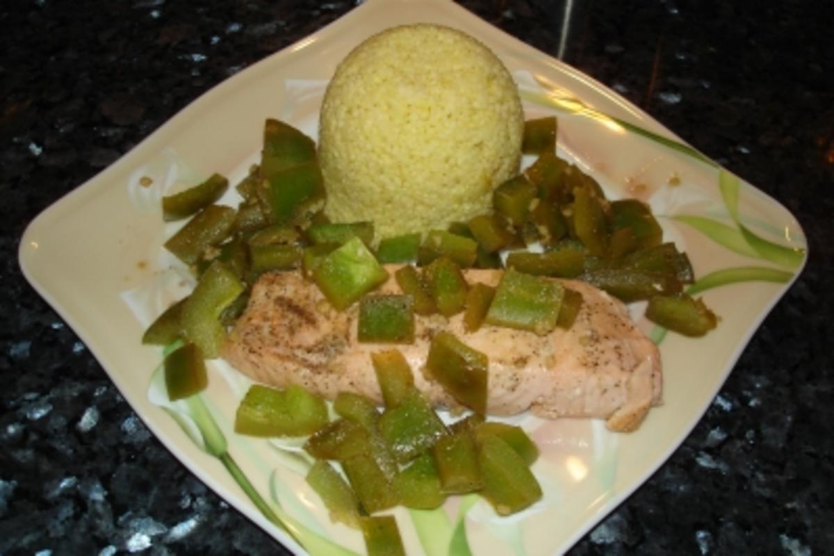 Lachs mit Gemüse-Couscous - Rezept mit Bild - kochbar.de
