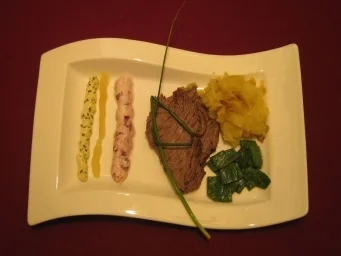 Tafelspitz an kalter Schnittlauchsoße, Apfelkren und Erdapfelschmarrn - Rezept