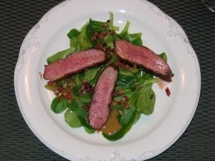Rezept: Entenbrust auf Feldsalat Entenbrust auf Feldsalat - Rezept