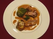 Schweinebauch und Schweinefilet an Wirsing und Steinpilz-Kartoffel-Törtchen - Rezept