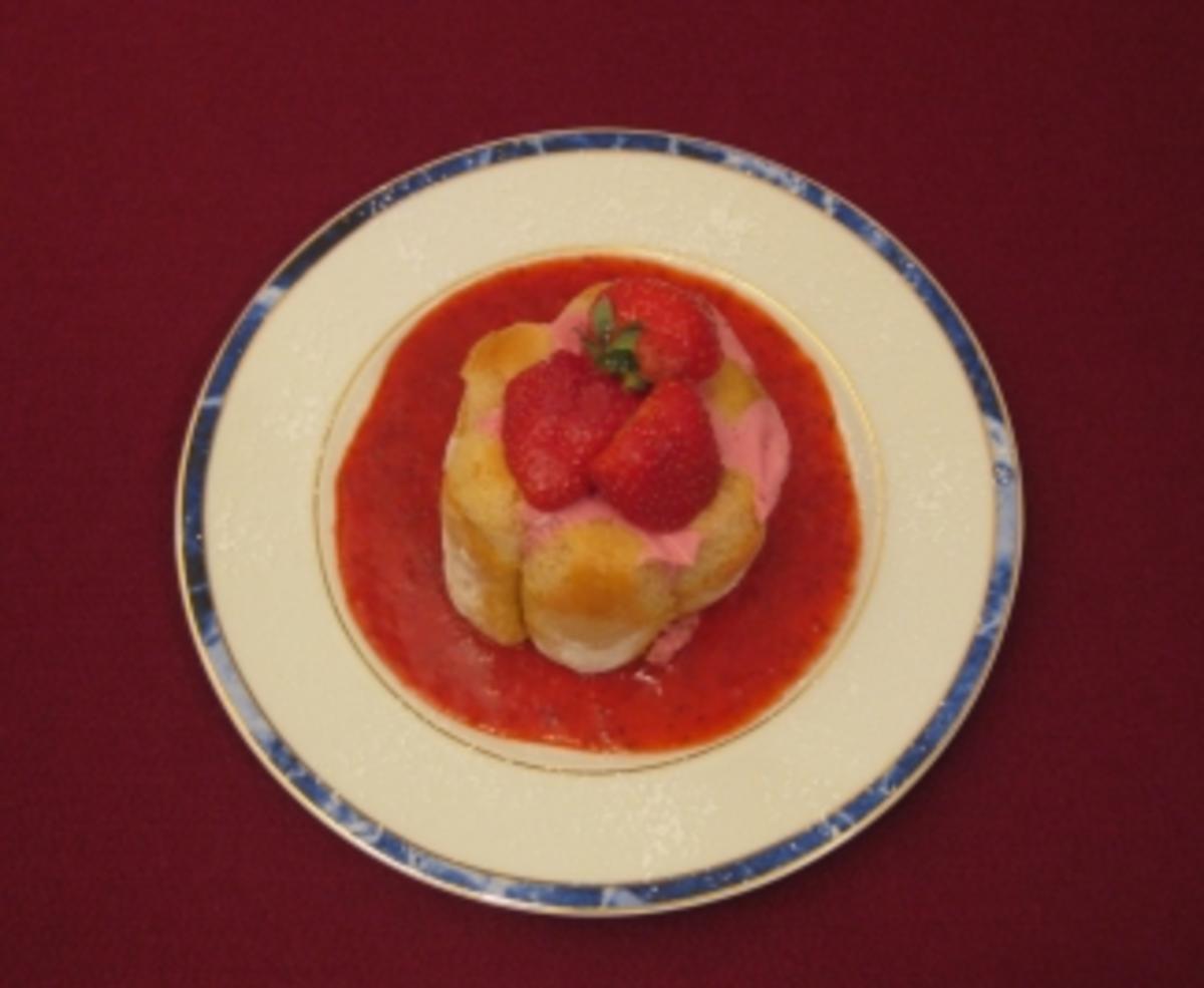 Erdbeercharlotte - Charlotte aux fraises - Rezept - kochbar.de