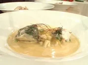 Rezept: Karotten-Orangen-Suppe mit Garnelen im Reisblatt a la Buchholz Karotten-Orangen-Suppe mit Garnelen im Reisblatt a la Buchholz - Rezept