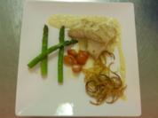 Steinbeißer an Spargel, Schmelztomaten, Rösti und Dijonsenfsoße - Rezept