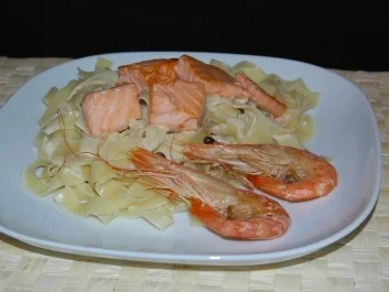 Pasta mit Lachswürfeln und Crevetten - Rezept - Bild Nr. 2