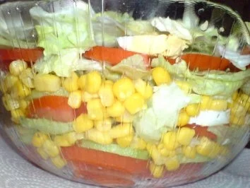 Rezept: Schichtsalat mit Thunfischsoße Bild Nr. 2 Schichtsalat mit Thunfischsoße - Rezept - Bild Nr. 2