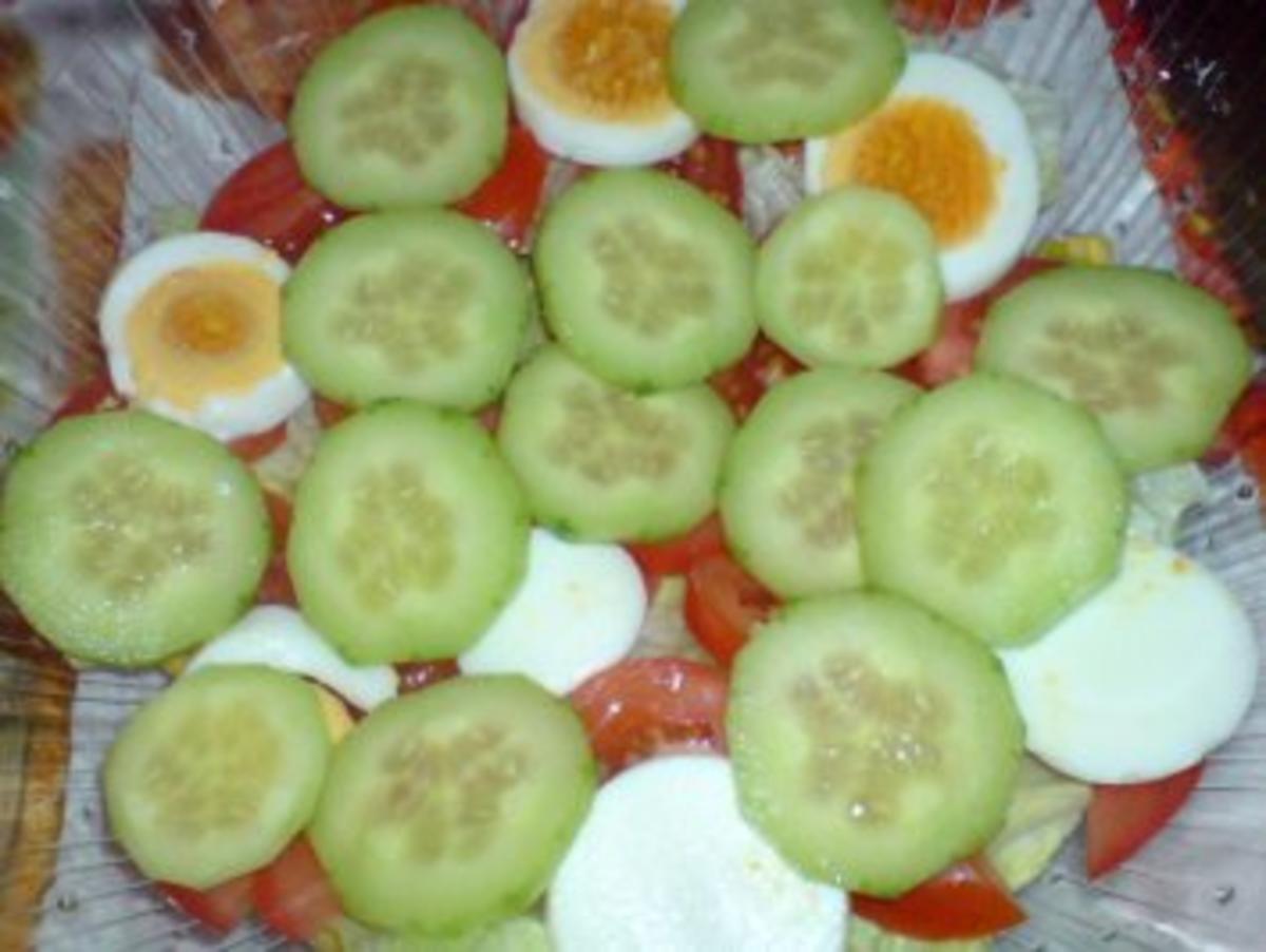 Schichtsalat mit Thunfischsoße - Rezept - Bild Nr. 6