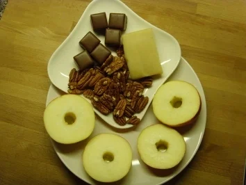 Bratapfel mit Dominosteine... - Rezept